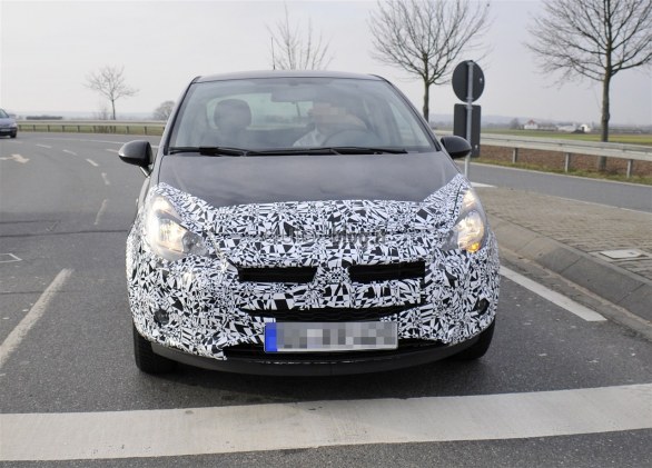Opel Corsa Facelift foto spia