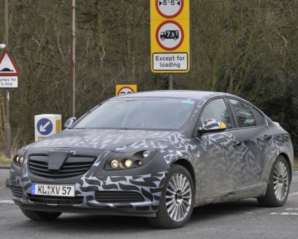 Opel Insigna e le sue camuffature