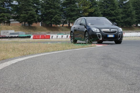 Opel Insignia Sports Tourer OPC: il test di Autoblog