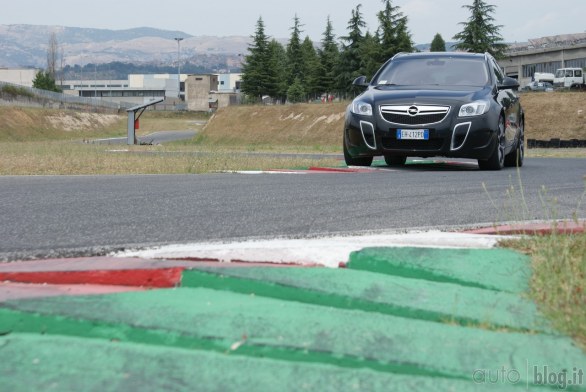 Opel Insignia Sports Tourer OPC: il test di Autoblog