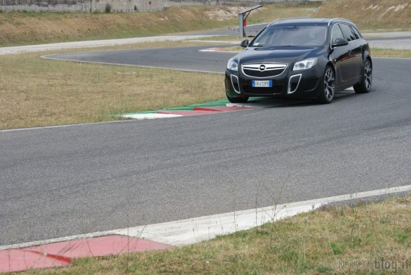 Opel Insignia Sports Tourer OPC: il test di Autoblog