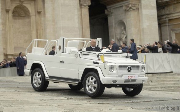 Papamobile: dagli albori alla nuova Mercedes Classe M di Benedetto XVI