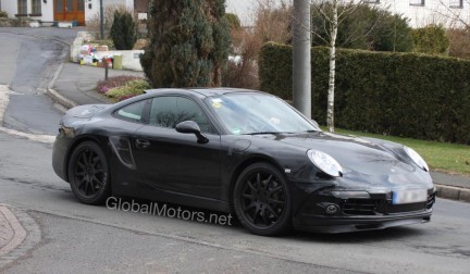 Porsche 911: nuove foto spia per l'erede della 997