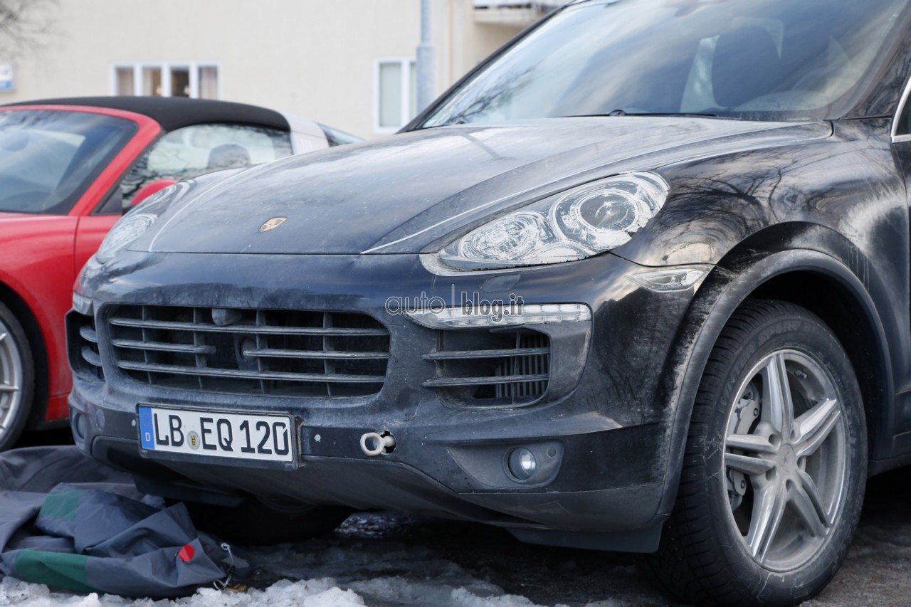 Porsche Cayenne: foto spia del facelift