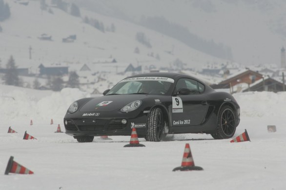 Porsche Sport Driving School: il corso Ice fra le nevi di Livigno