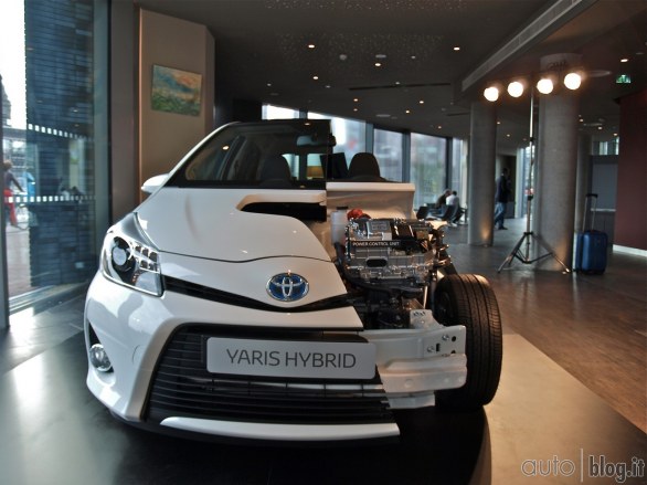 Il nostro primo contatto con la Toyota Yaris Hybrid