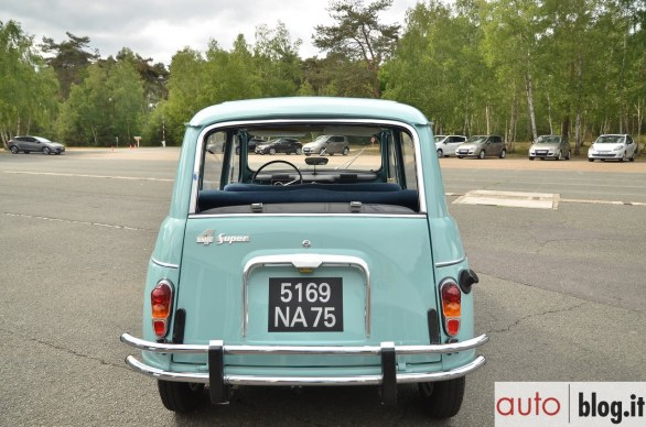 Renault 4: per i 50 anni l\'abbiamo provata su strada
