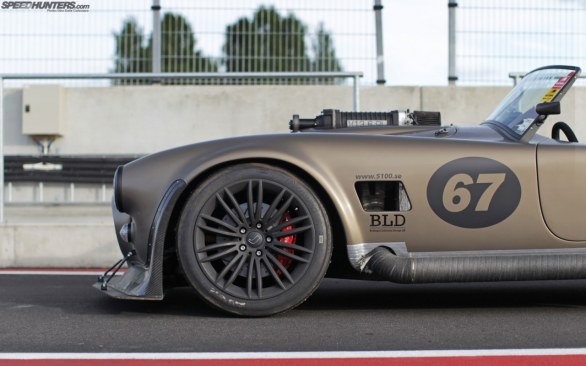 Shelby Cobra V12