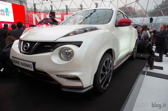 Stand Nissan al Motor Show di Bologna 2012 Live