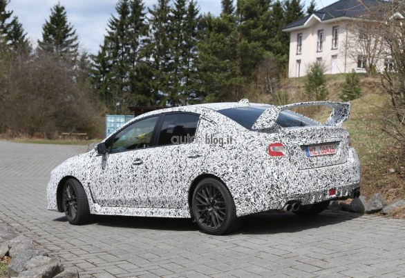 Subaru Impreza WRX: Foto spia della futura generazione