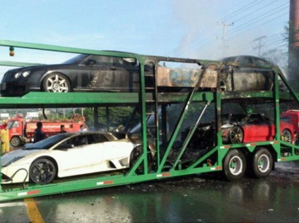 Supercar in fiamme