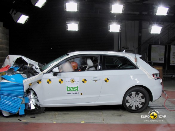 Test Euro NCAP Audi A3, Ford B-Max, Kia cee\