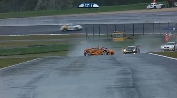 Testa coda per la safety car. La colpa Ã�Â¨ delle abbondanti piogge