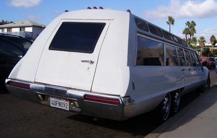 Toronado limousine Station Wagon con 6 ruote