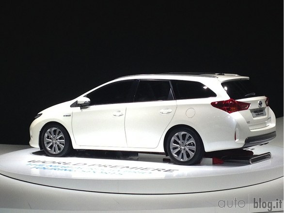 Toyota live al Salone di Parigi 2012