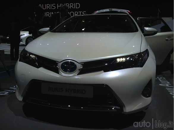 Toyota live al Salone di Parigi 2012