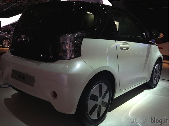 Toyota live al Salone di Parigi 2012