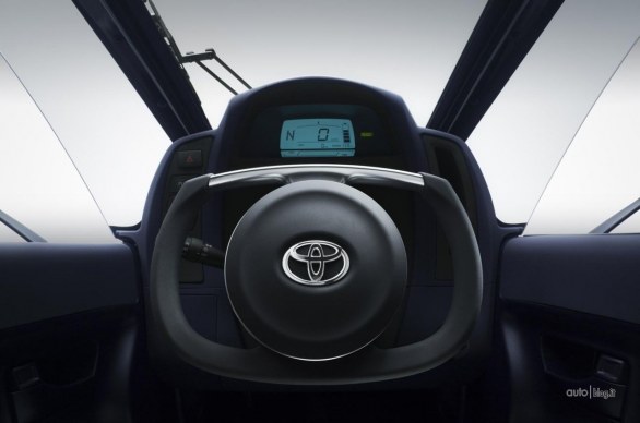 Toyota RAV4 Premium, RAV4 Adventure e i-ROAD