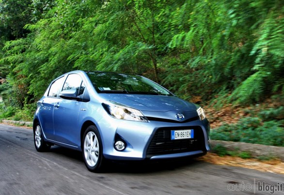 Toyota Yaris Hybrid 2013