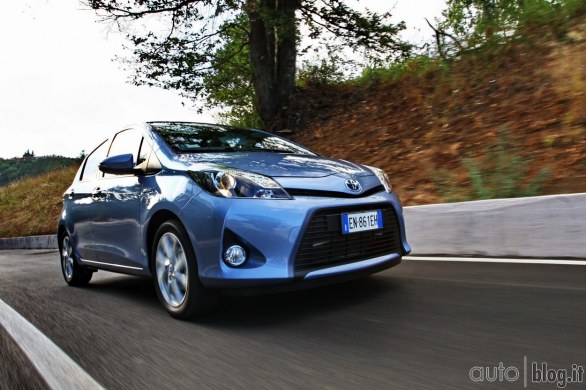 Toyota Yaris Hybrid 2013