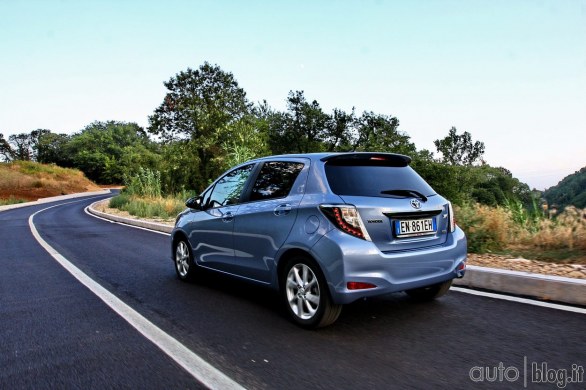 Toyota Yaris Hybrid 2013