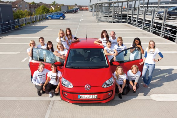 Volkswagen: 16 persone in una sola Up!