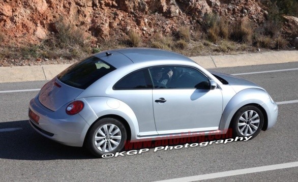 Volkswagen New Beetle 2012: nuovi spyshots