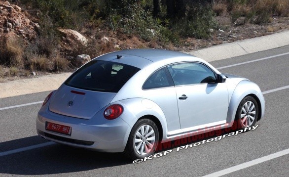 Volkswagen New Beetle 2012: nuovi spyshots