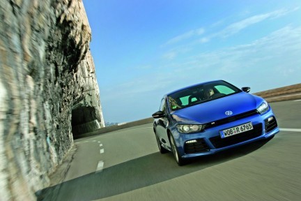 Volkswagen Scirocco R: nuove foto ufficiali su strada