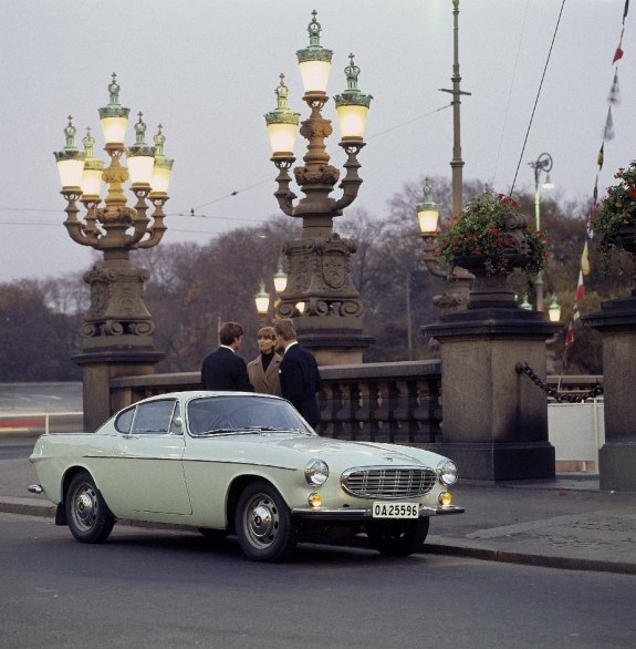 Volvo P1800 compie 50 anni