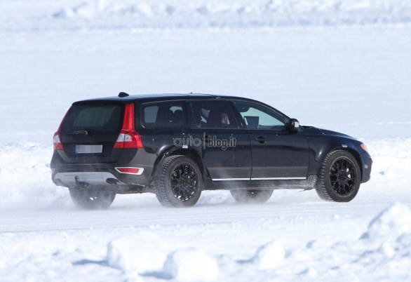 Volvo XC90 2015: Foto Spia della futura generazione